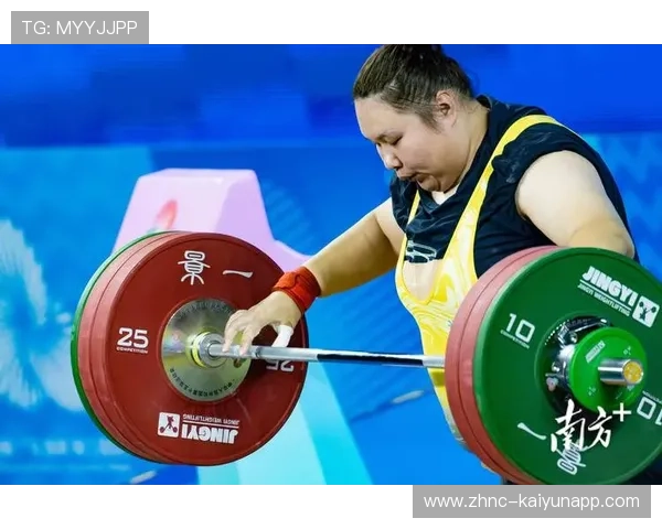 世界举重女子组新星刷新青年纪录，世界举重女子87公斤
